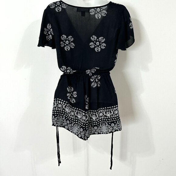 BAND OF GYPSIES XS Romper Black White Boho Bandana Print V-Neck Flutter Sleeve - Picture 2 of 12